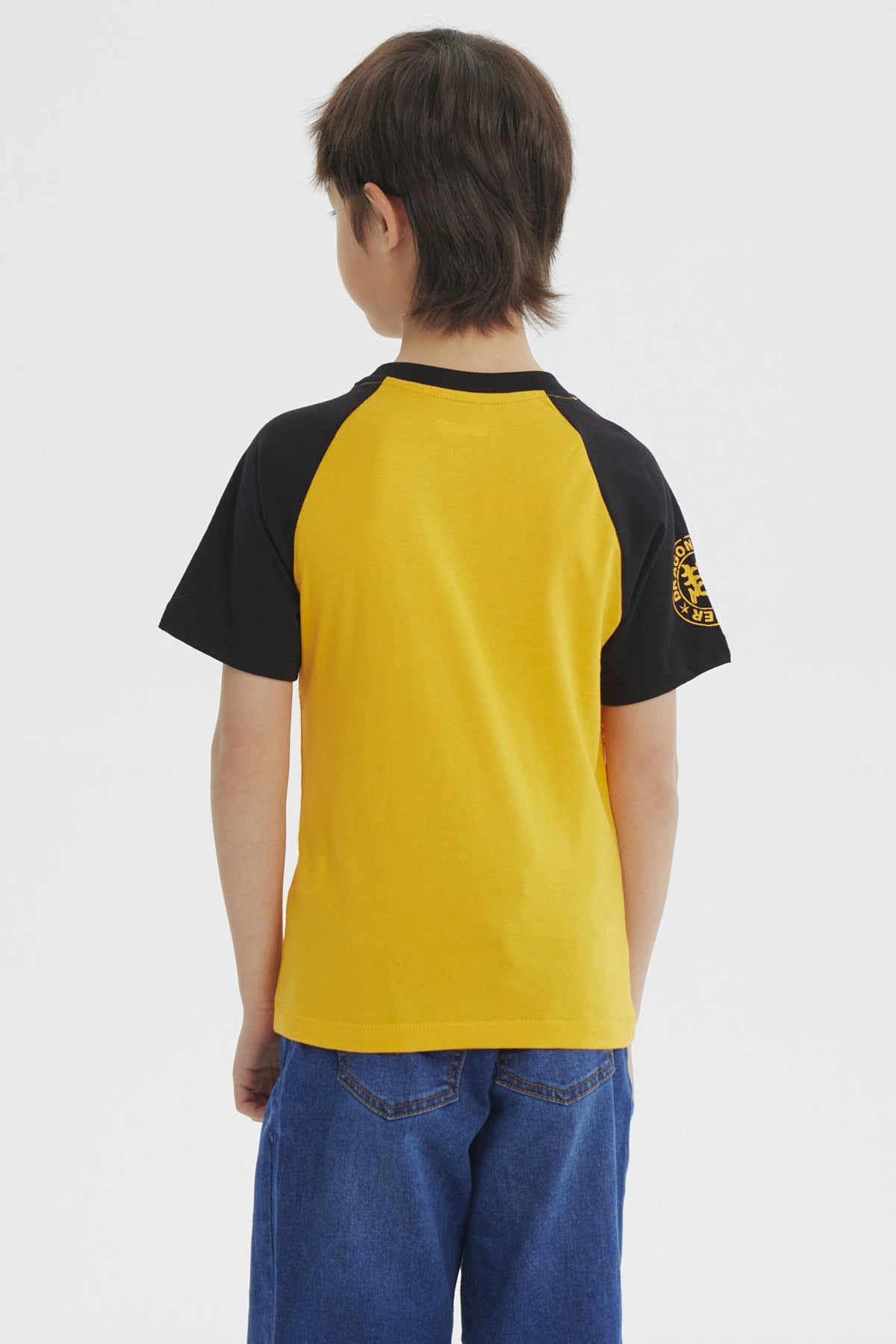 Polera niño verde con mangas negras estampado Trunks Dragon Ball Super al frente estilo animado tamaño grande