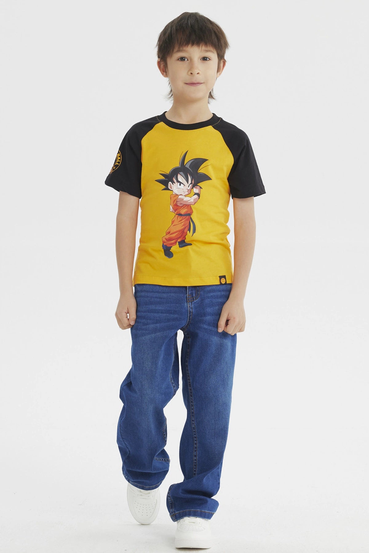 Polera niño verde con mangas negras estampado Trunks Dragon Ball Super al frente estilo animado tamaño grande