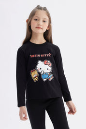 Polera negra para niña con estampa grande de Hello Kitty y osito en el centro con texto HELLO KITTY arriba