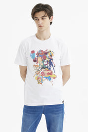 Polera blanca de hombre con personajes de One Piece en el frente en estilo anime colorido
