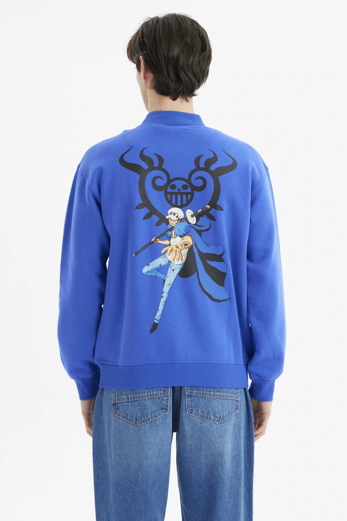 Polerón azul hombre con cierre diseño logo One Piece negro en el pecho estilo casual urbano sin capucha