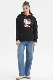 Polerón negro de mujer con capucha roja y estampado central de Hello Kitty sosteniendo una taza en estilo cartoon