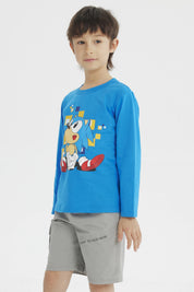 Polera azul de niño con Sonic sentado al frente en estilo animado colores vivos diseño grande centrado