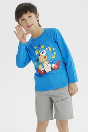 Polera azul de niño con Sonic sentado al frente en estilo animado colores vivos diseño grande centrado