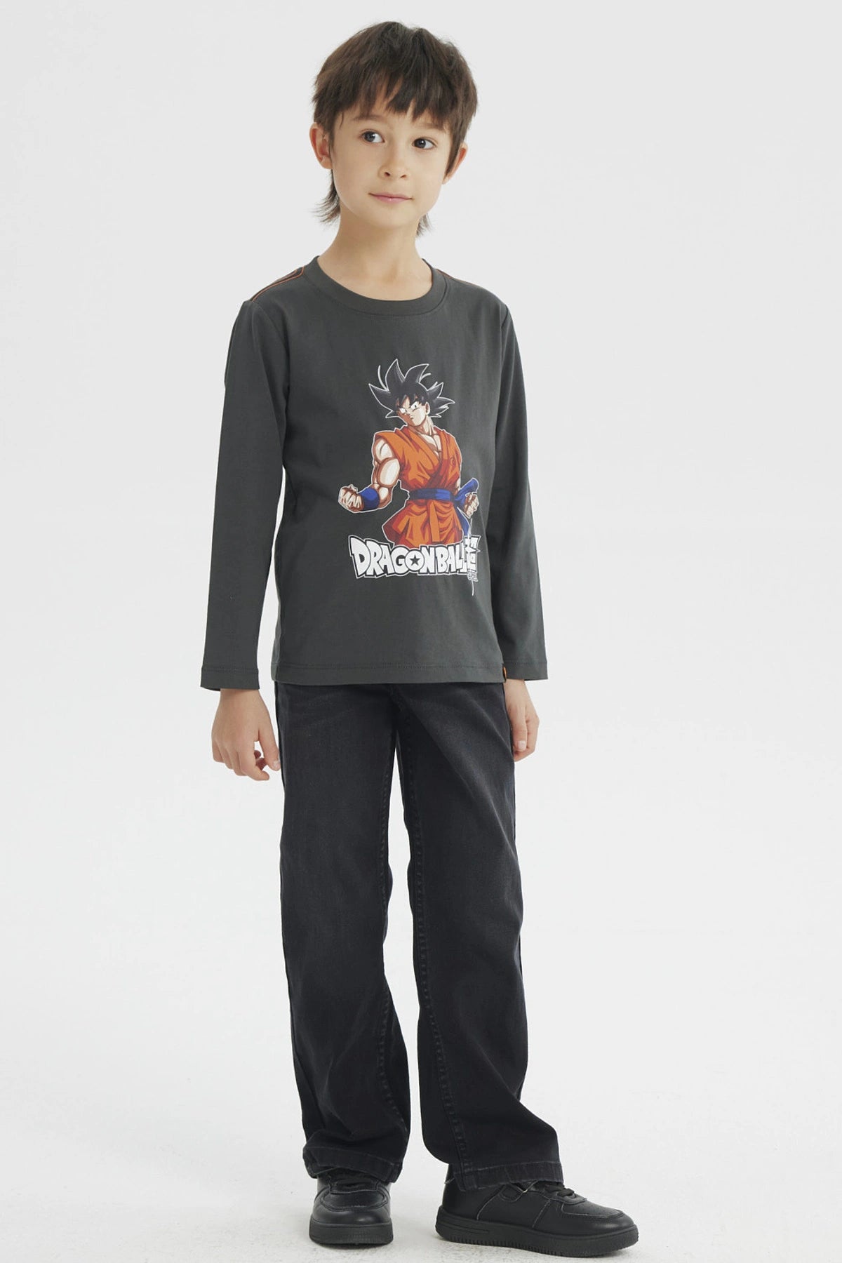 Polera niño gris melange con Goku de Dragon Ball en el frente diseño gráfico colorido y texto Dragon Ball Z debajo