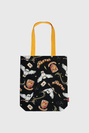 Bolsa negra con estampado de Harry Potter incluye búhos cartas y escudos de Gryffindor en estilo ilustrado