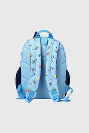 Mochila celeste con diseño de Bluey en el frente gran tamaño estilo caricatura divertida
