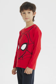 Polera roja de niño con diseño de Spiderman en el centro estilo cómic llamativo sin texto