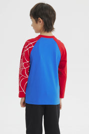 Polera azul de niño con estampado de Spiderman lanzando telarañas en el pecho manga larga roja con diseño de telarañas
