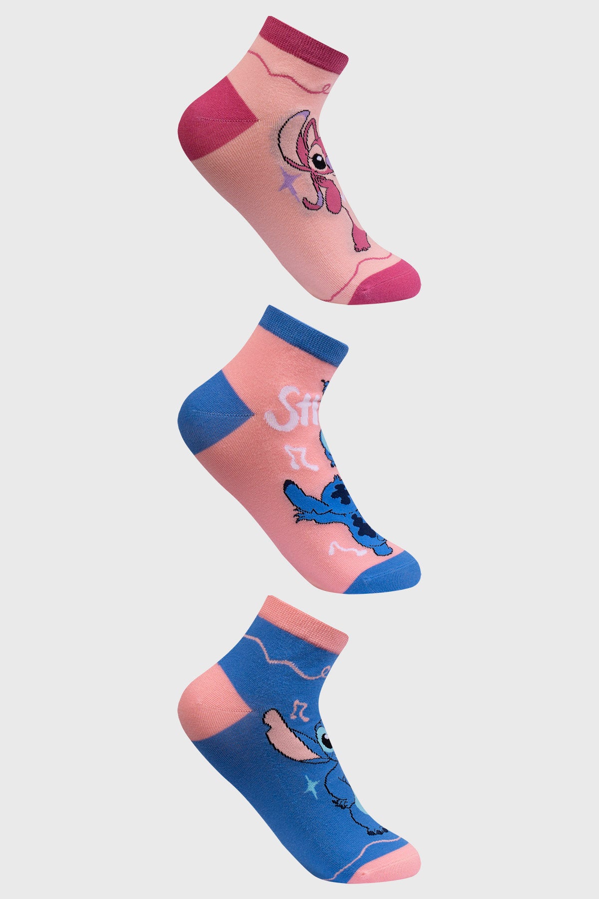 Tripack de calcetas deportivas mujer en azul y rosa con estampas de Stitch en distintas poses gráficas animadas