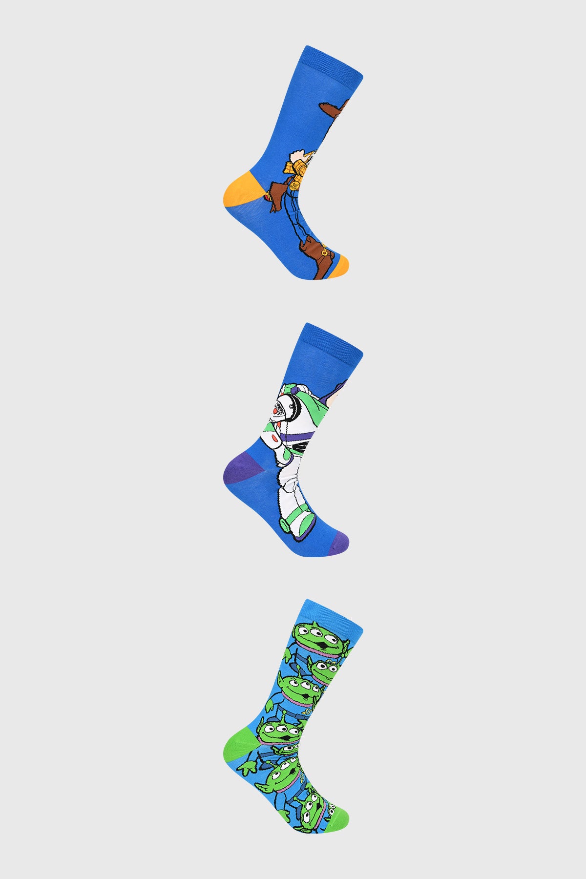 Calcetines azules para hombre con estampas de personajes animados en estilo gráfico en el lateral