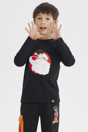 Polera niño negra con Gohan de Dragon Ball Z volando sobre nube blanca en círculo rojo centrado estilo anime