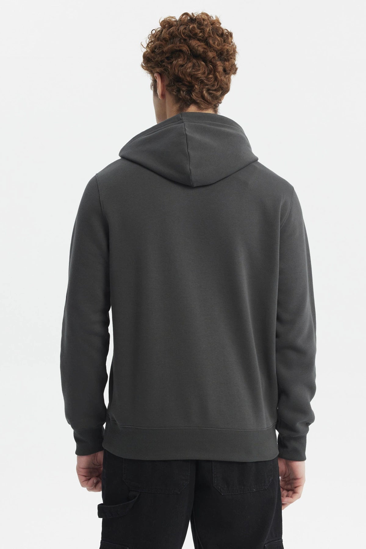 Polerón gris marengo con capucha y estampado de Monkey D Luffy de One Piece en el pecho estilo caricatura colorido