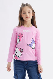 Polera de niña rosada con estampado grande de Hello Kitty y amigos al frente estilo caricatura