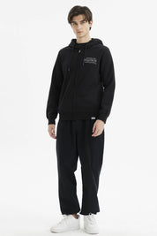 Polerón negro para hombre con cierre completo y capucha diseño Star Wars en el pecho y etiqueta pequeña en el dobladillo