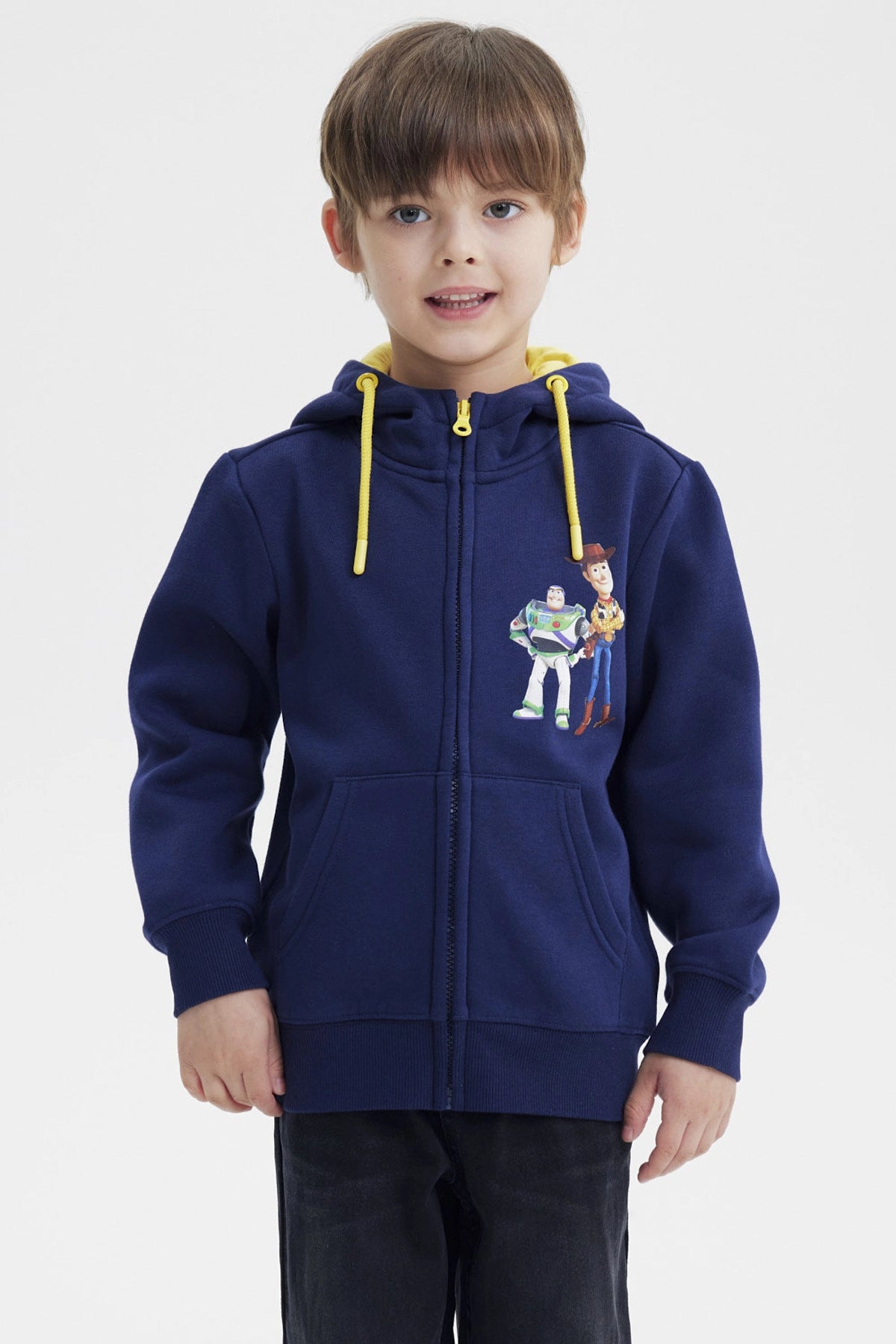 Polerón azul marino para niño con capucha y cordones amarillos estampa de Buzz y Woody de Toy Story en el pecho