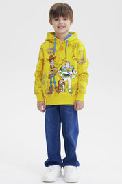 Polerón amarillo para niño con capucha y estampa de Woody y Buzz Lightyear al frente estilo animado