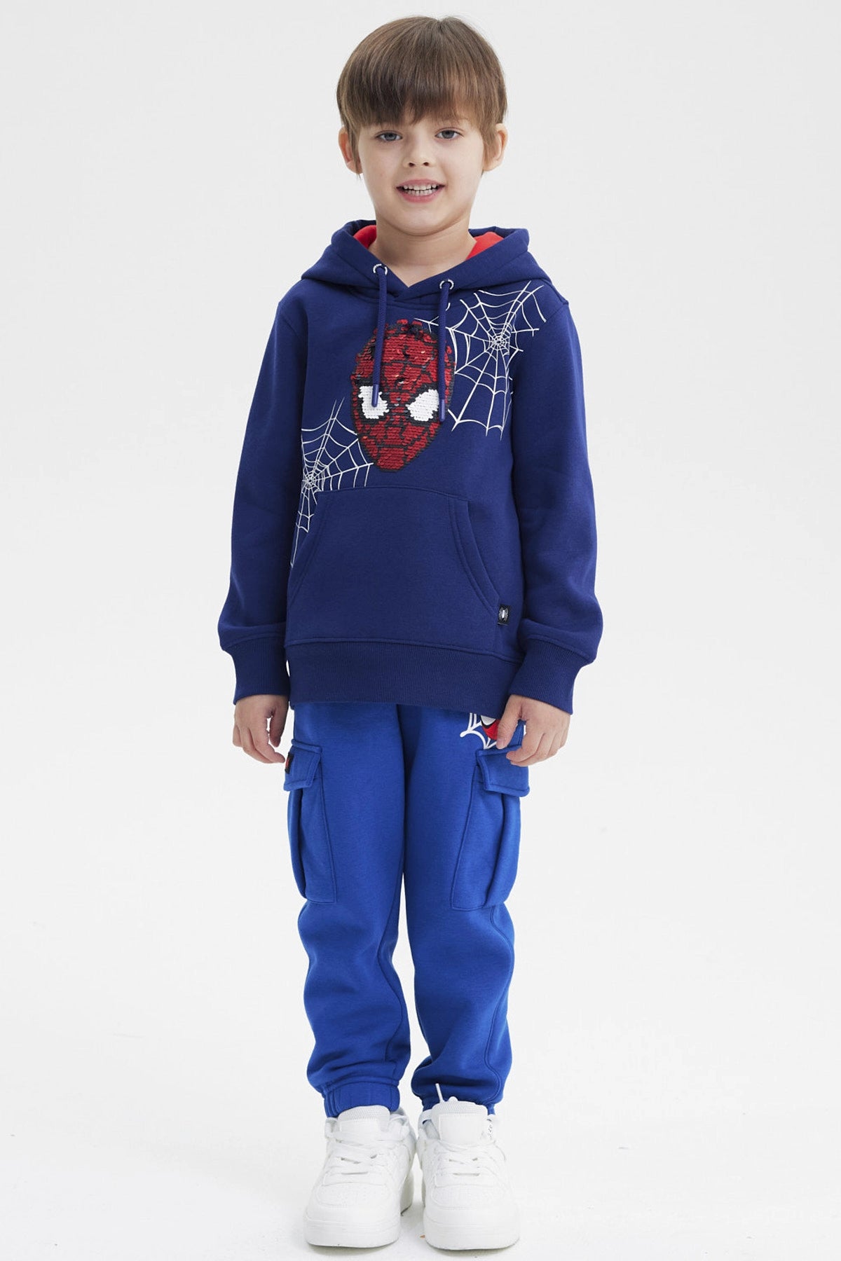 Polerón azul marino de niño con capucha dibujo de Spiderman al frente con telarañas blancas estilo cómic