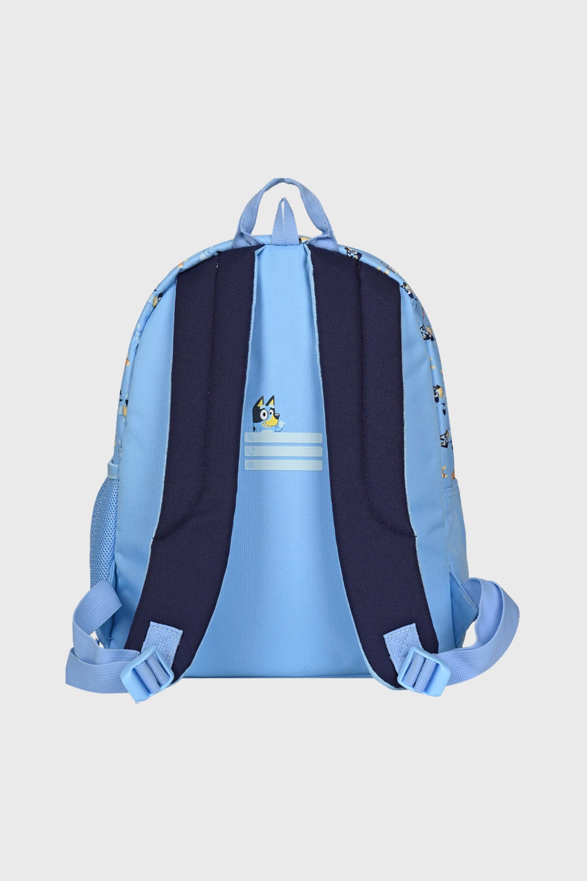 Mochila azul unisex con diseño de Bluey en el frente ocupando gran parte del espacio estilo dibujo animado