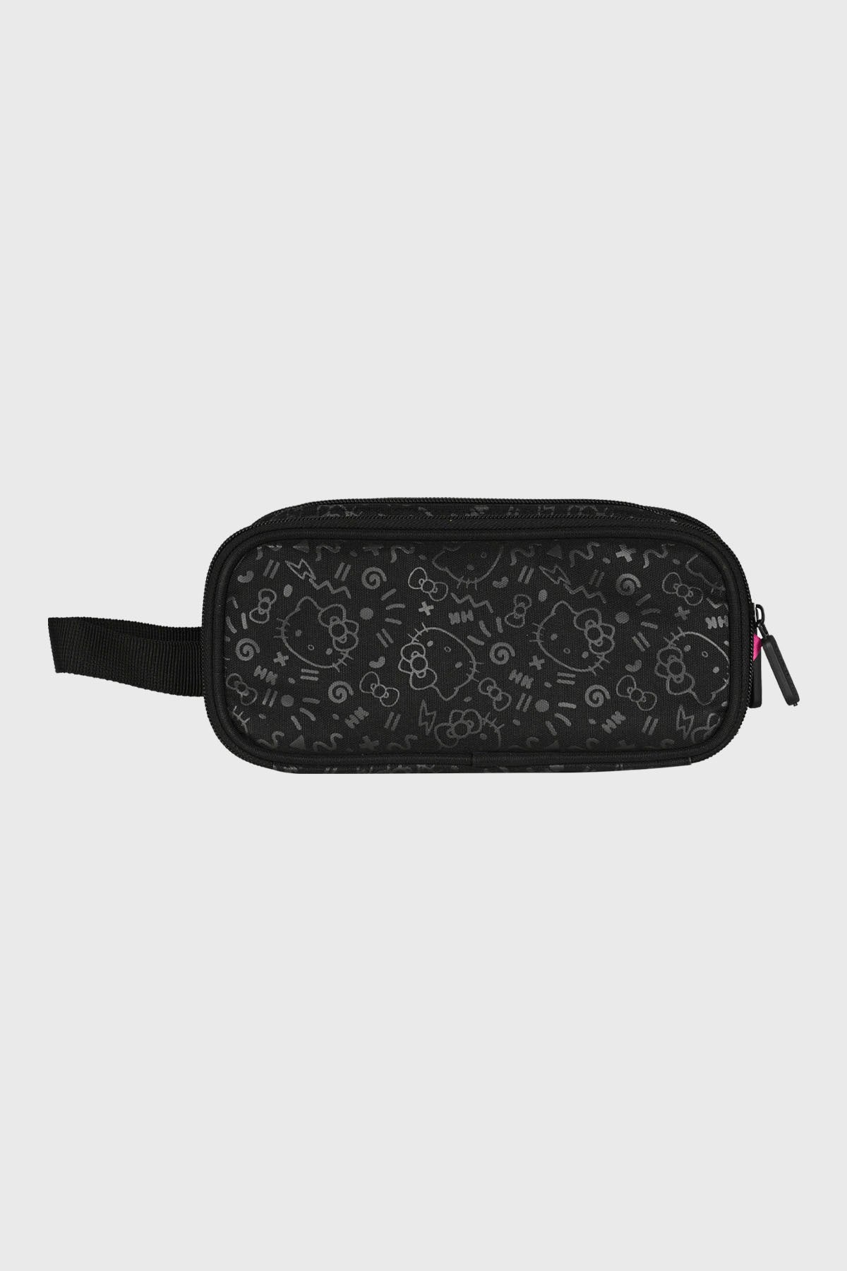 Estuche unisex negro con diseño de Hello Kitty al frente con fondo de símbolos pequeños estilo graffiti