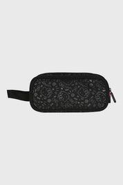 Estuche unisex negro con diseño de Hello Kitty al frente con fondo de símbolos pequeños estilo graffiti