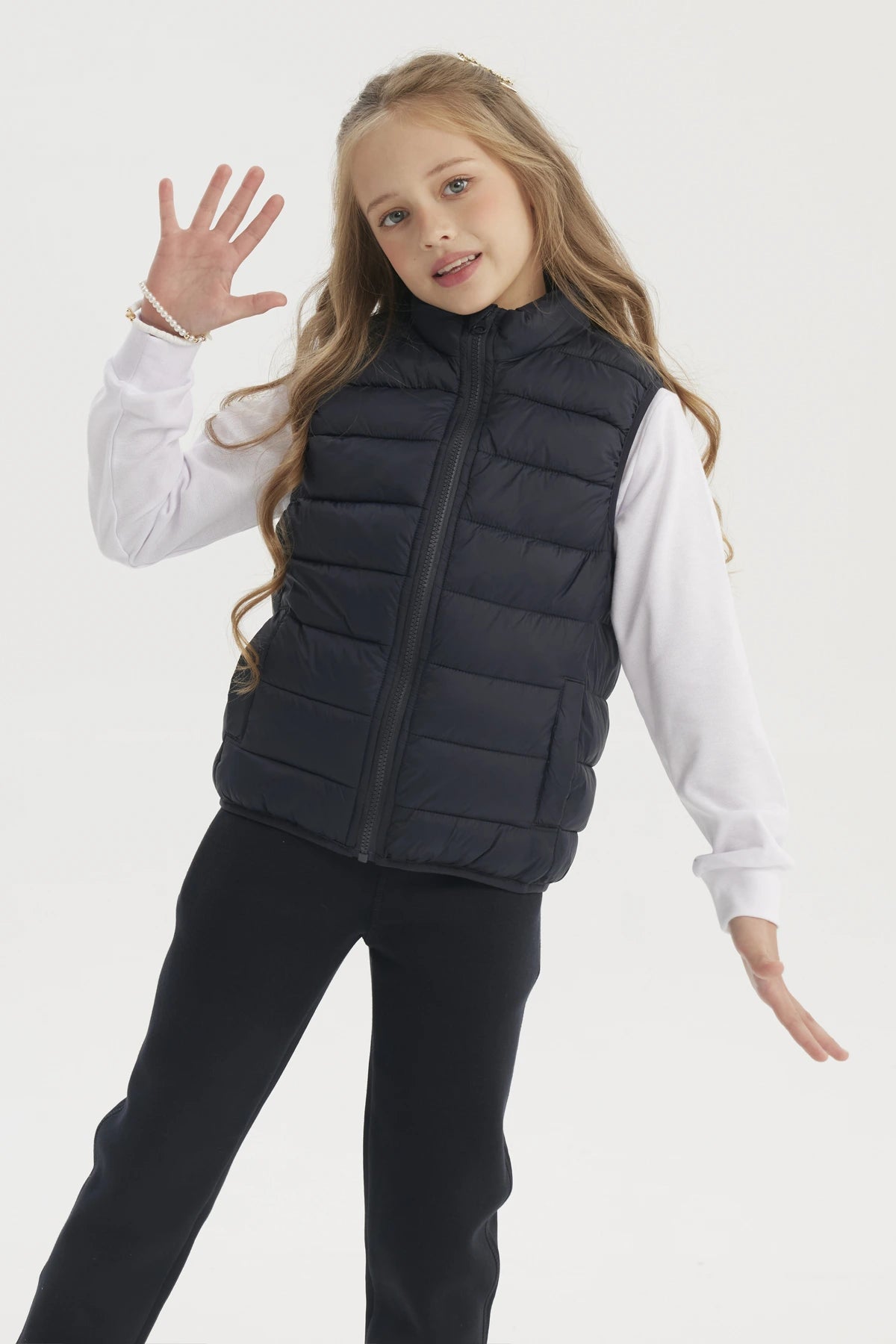 Parka unisex azul marino con diseño acolchado sin estampa lisa cierre frontal completa ideal para días fríos