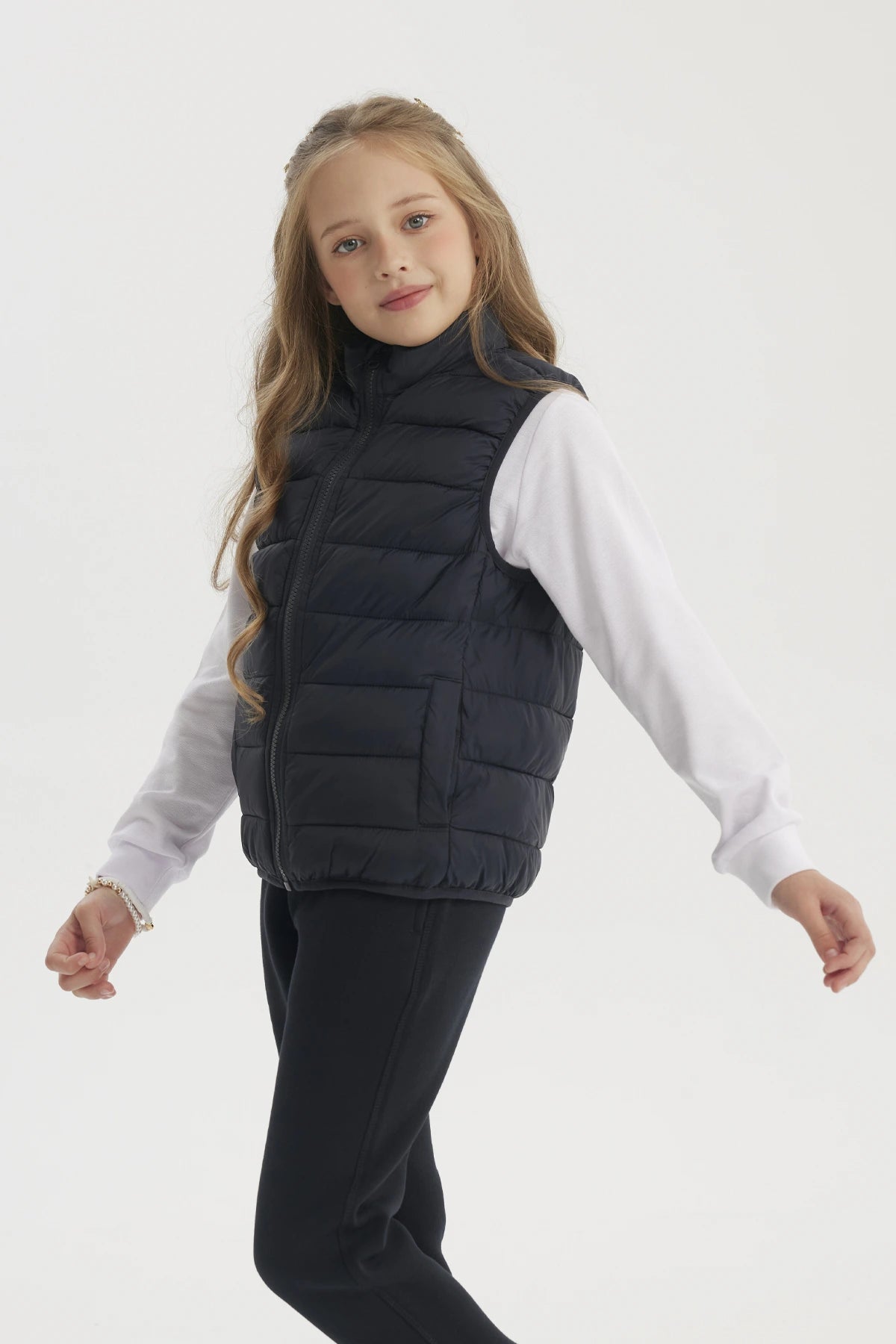 Parka unisex azul marino con diseño acolchado sin estampa lisa cierre frontal completa ideal para días fríos