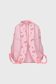 Mochila rosada unisex con estampado de My Melody al frente usando teléfono con fondo de corazones y pompon lateral