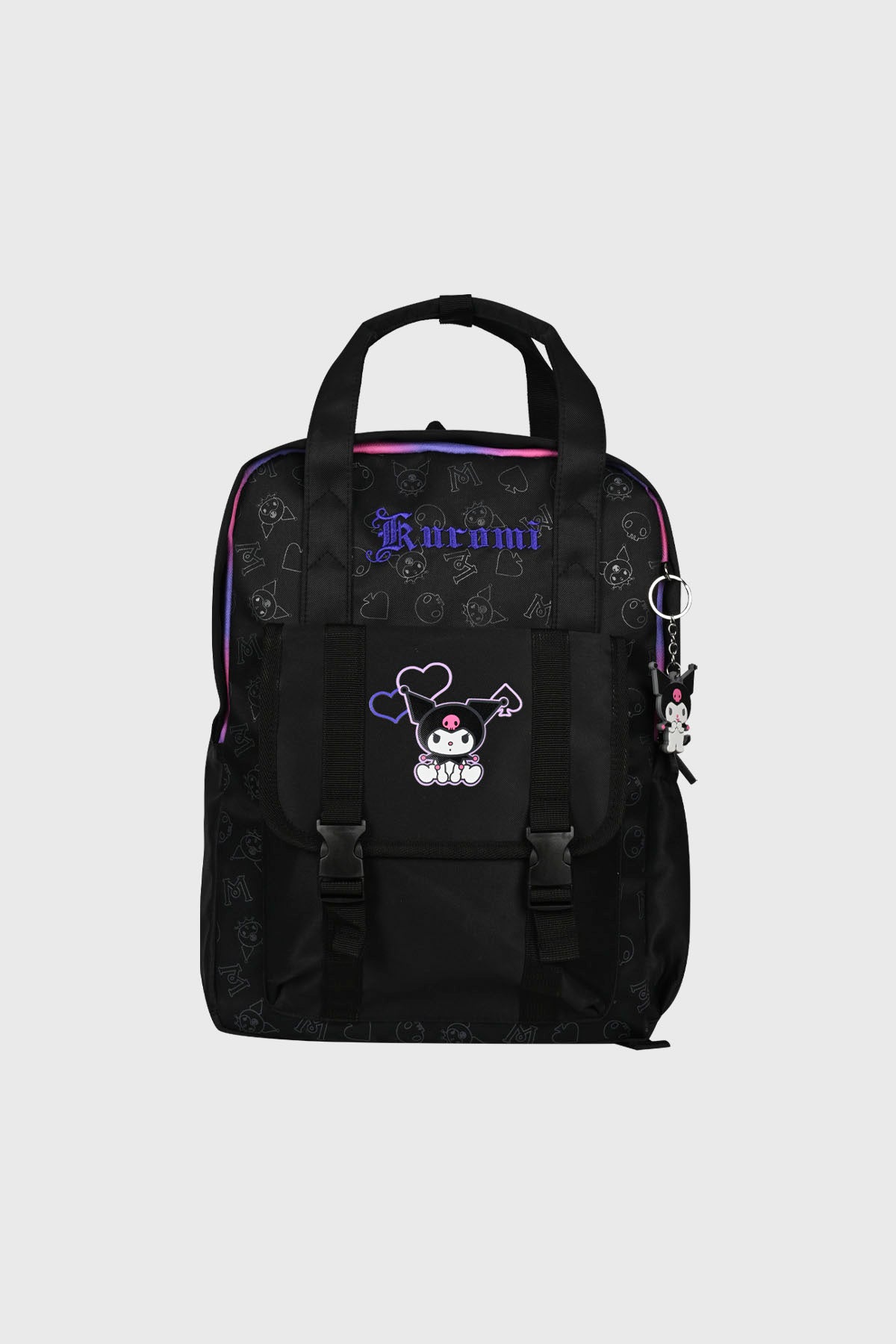 Mochila negra de poliéster con diseño de Kuromi al frente y estampado en el fondo personaje sentado estilo kawaii