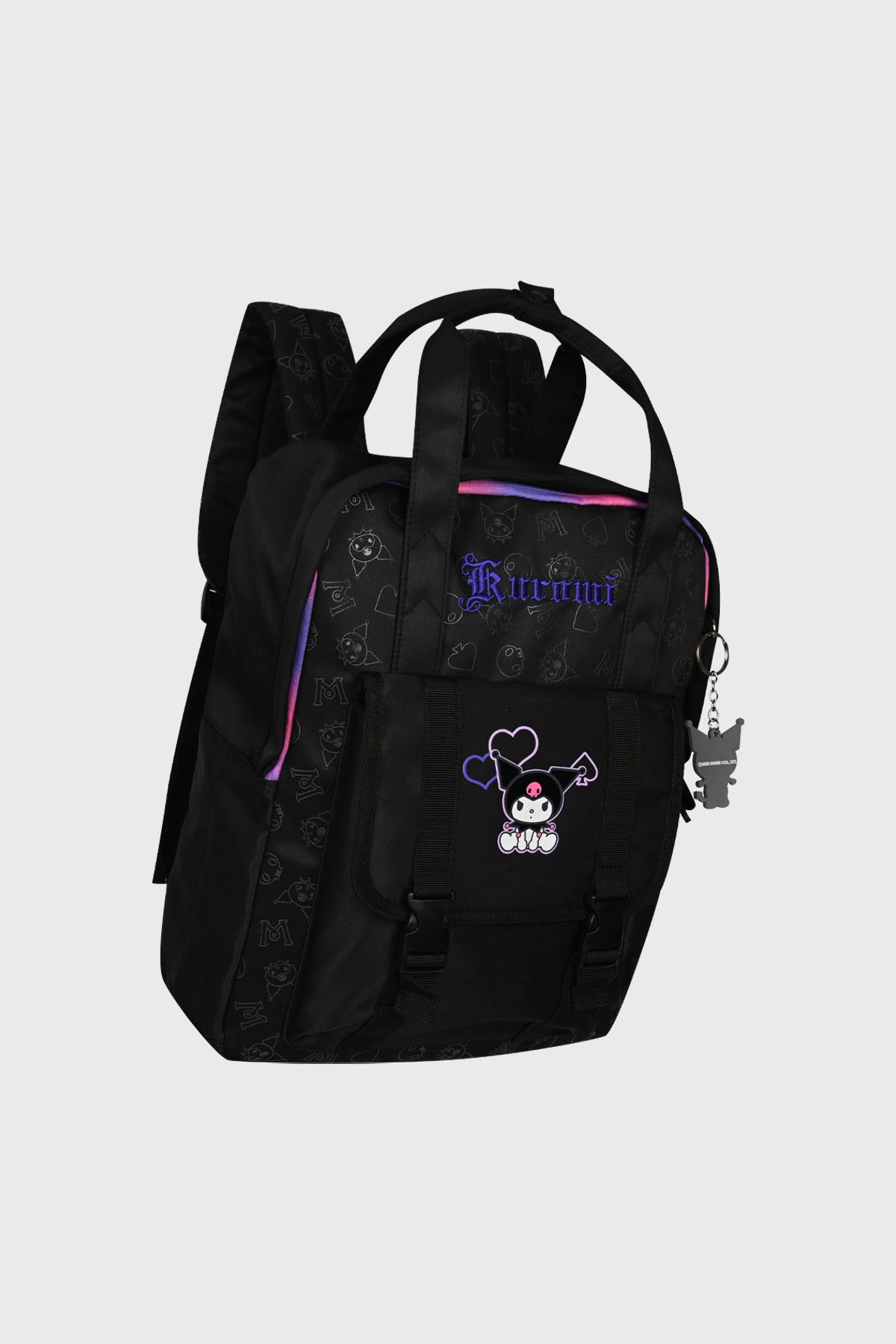 Mochila negra de poliéster con diseño de Kuromi al frente y estampado en el fondo personaje sentado estilo kawaii