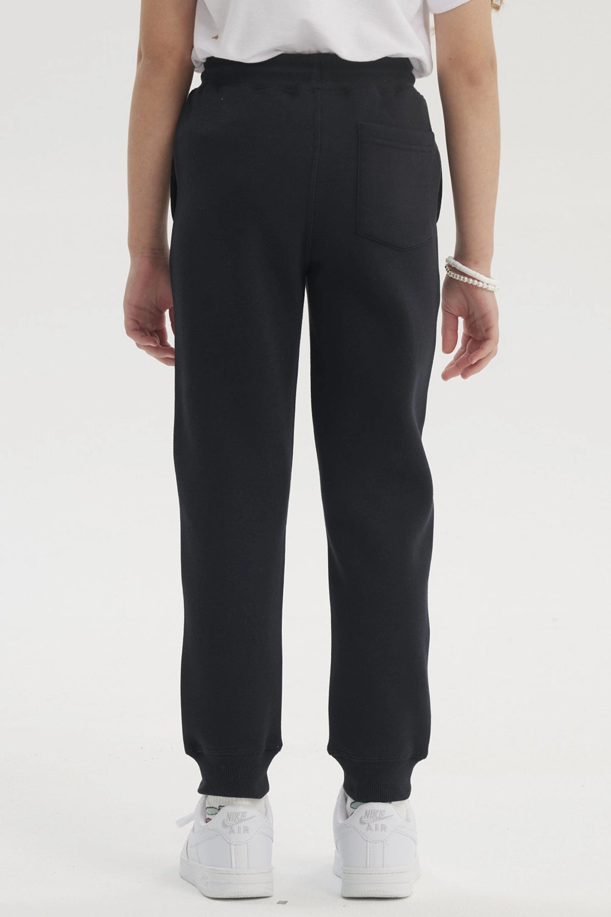Pantalón jogger azul marino unisex con cintura elástica y cordón ajustable sin estampa visible liso y cómodo