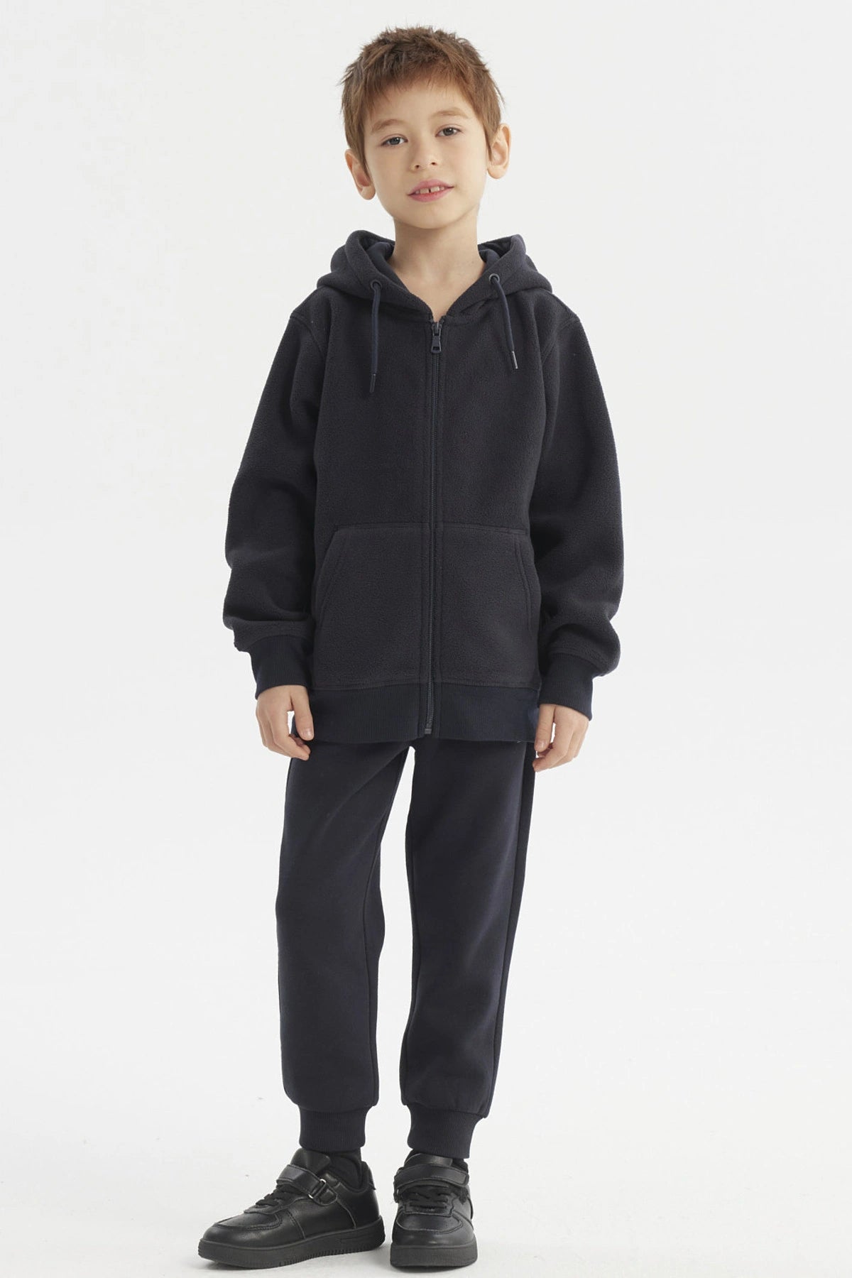 Micropolar azul marino unisex con capucha y cierre frontal sin estampa ideal para días frescos y cómodos