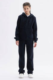 Polerón azul marino para niña con capucha y bolsillo canguro diseño liso estilo casual cómodo y moderno