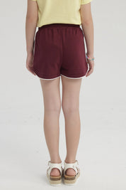 Short rojo niña con cordón elástico y borde blanco diseño liso cómodo para días soleados y juegos al aire libre