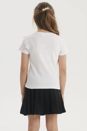 Polera blanca para niña con vuelos en las mangas estilo casual y diseño liso perfecta para cualquier ocasión