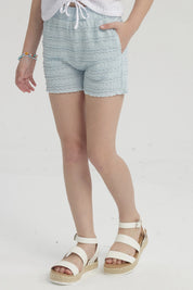 Short celeste para niña con textura ondulada sin estampa ajustable con lazo blanco ideal para el verano