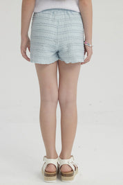 Short celeste para niña con textura ondulada sin estampa ajustable con lazo blanco ideal para el verano