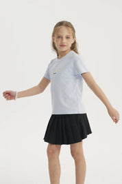 Polera celeste para niña con diseño de margaritas y texto Keep Smile en el pecho estilo casual y alegre