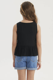 Polera negra sin mangas con cintas en el pecho y diseño de volante en la parte inferior prenda lisa