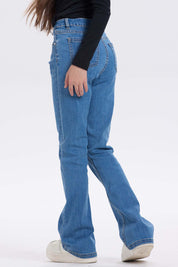 Jeans niña básico flare azul claro