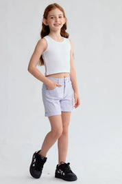 Short de gabardina lila para niña con diseño básico y detalles en la cintura