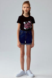 Short básico de niña en denim azul oscuro con dobladillo visible