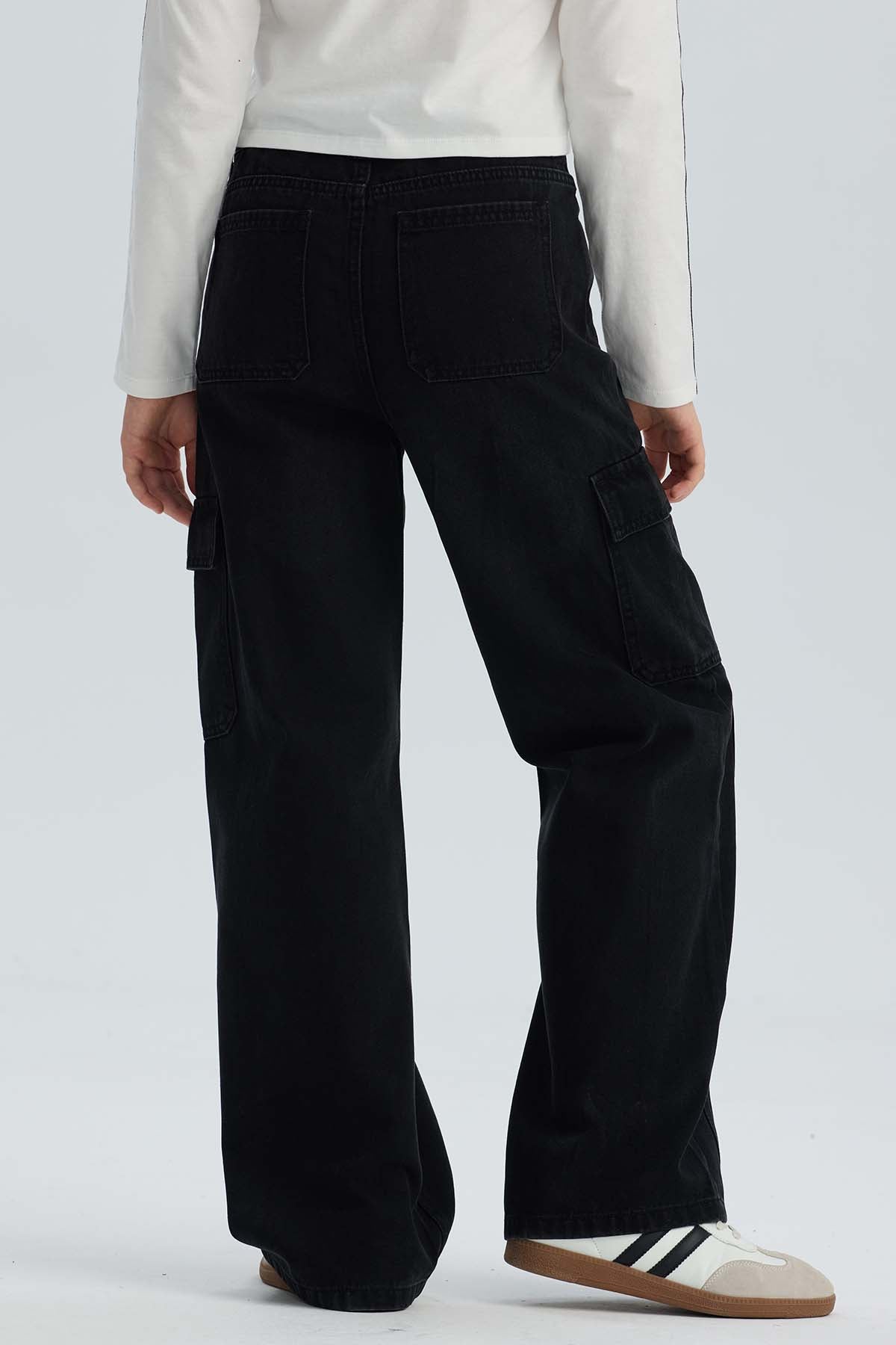 Jeans Niña Calce Recto Cargo Negro