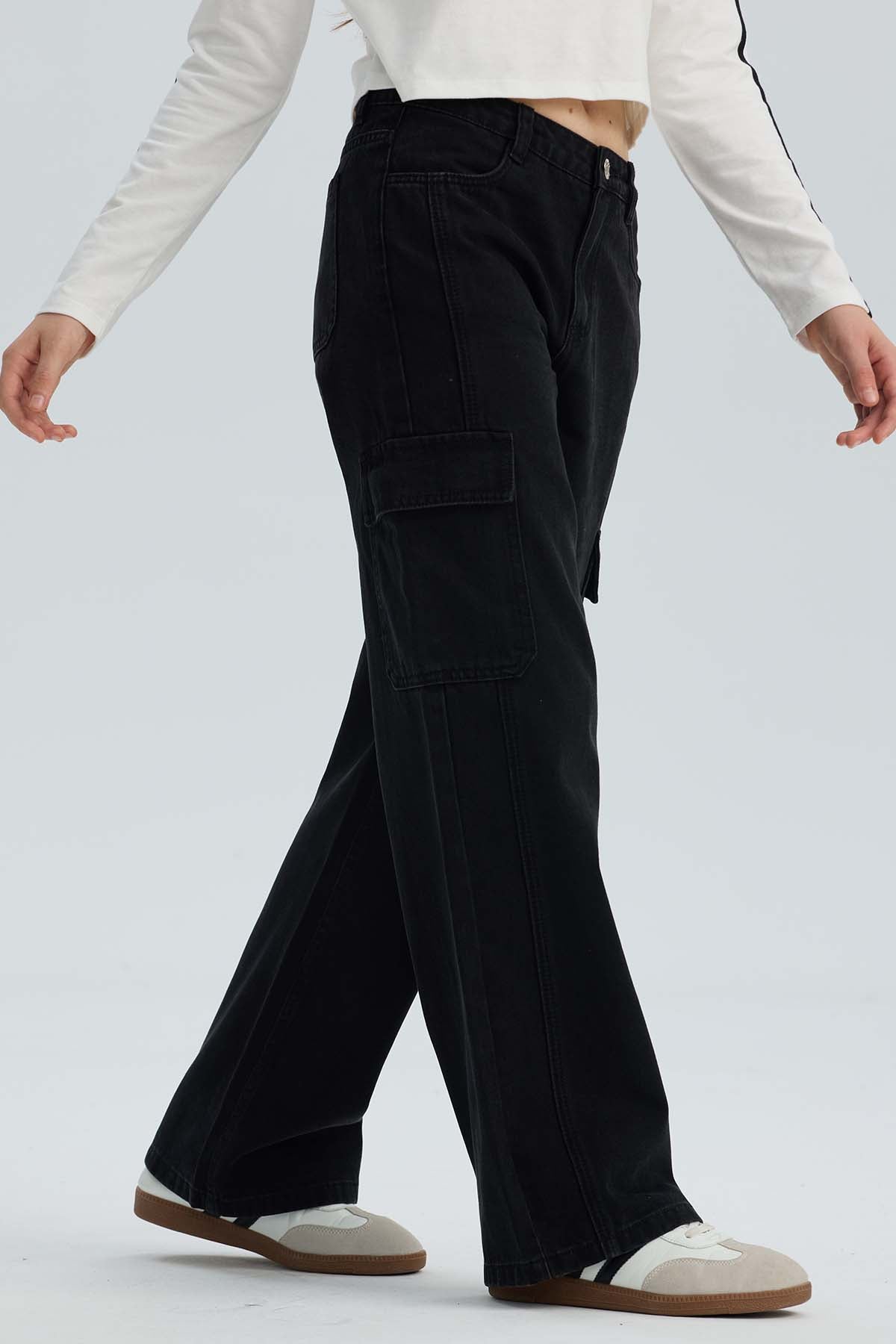 Jeans Niña Calce Recto Cargo Negro