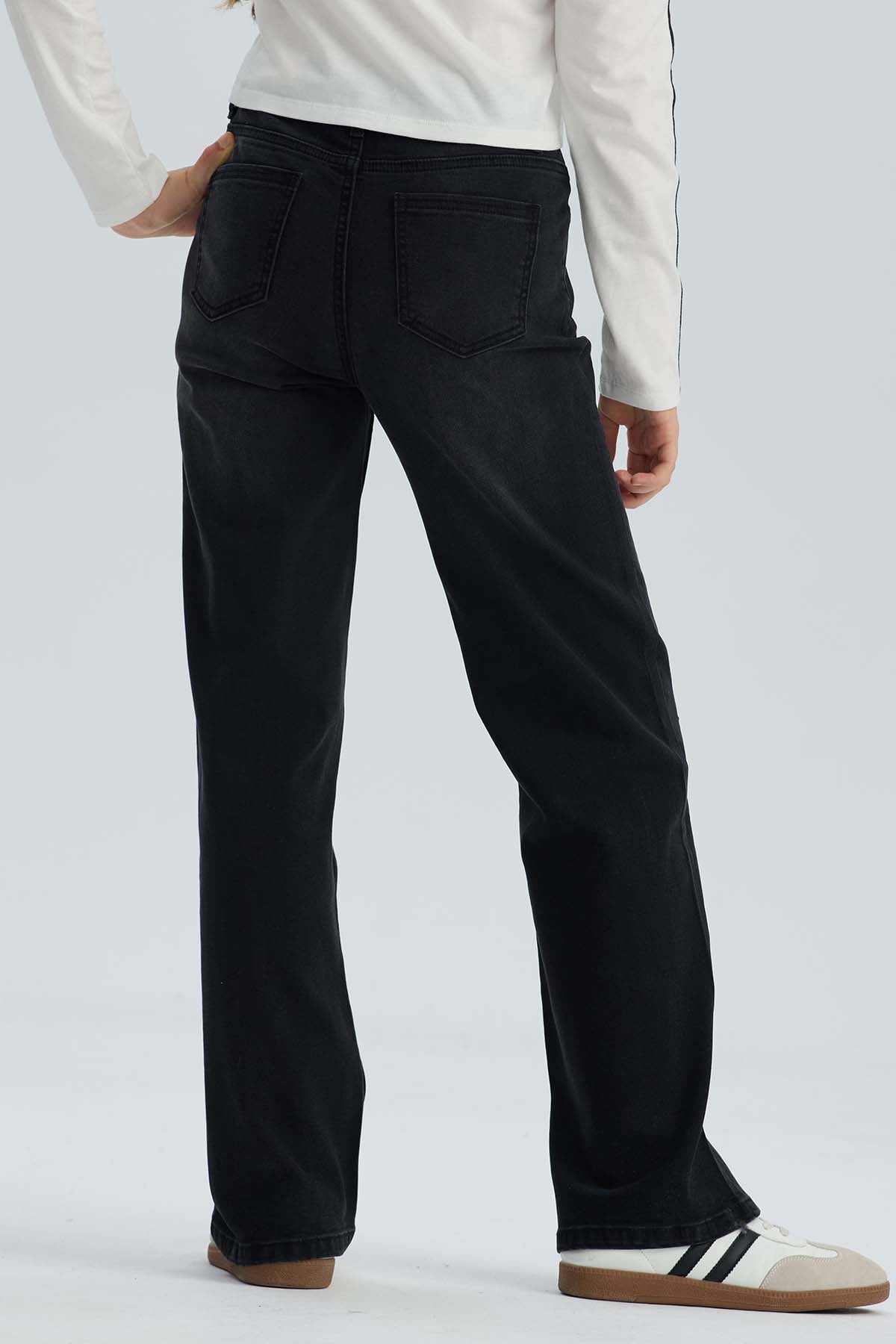Jeans Niña Calce Recto Con Tachas Negro