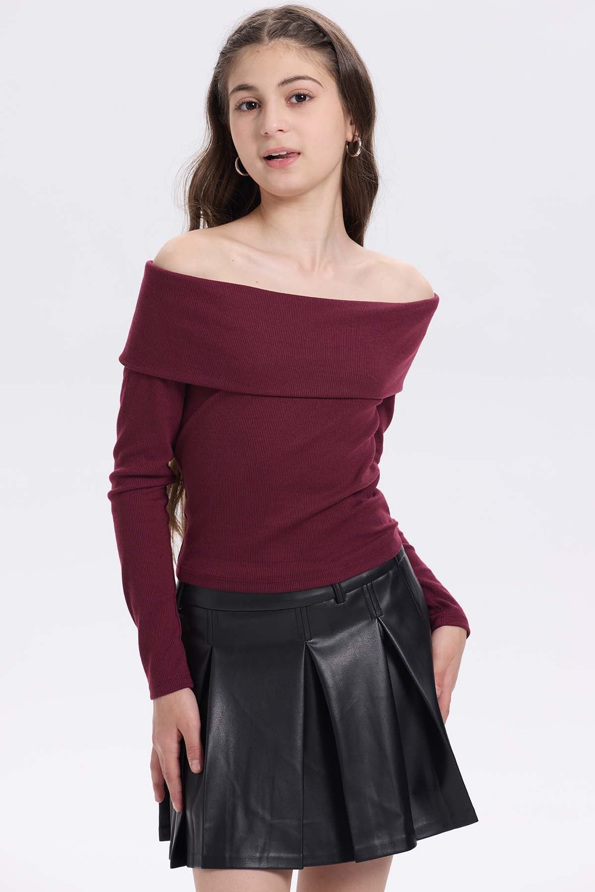 Polera niña escote Bardot burdeo