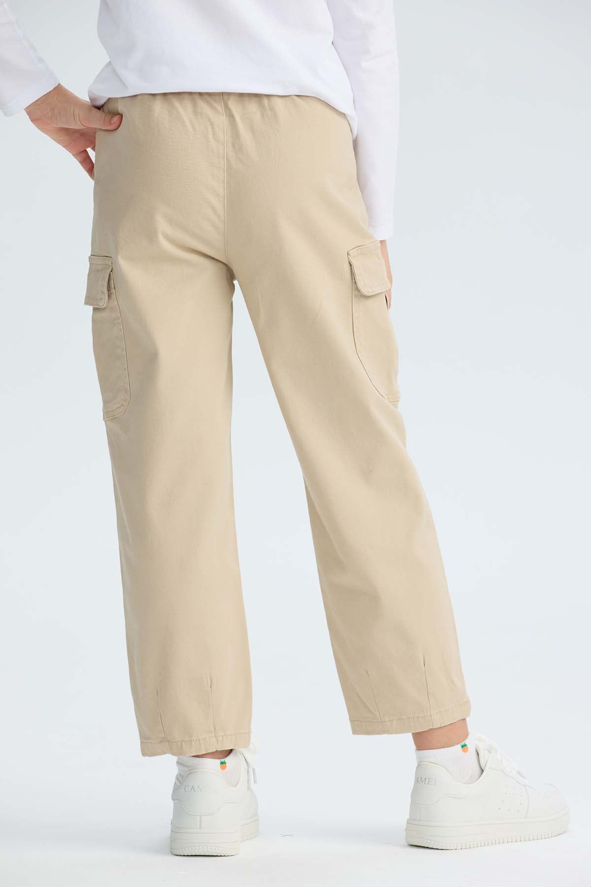 Pantalón Niña Cargo Con Pliegue En Basta Beige