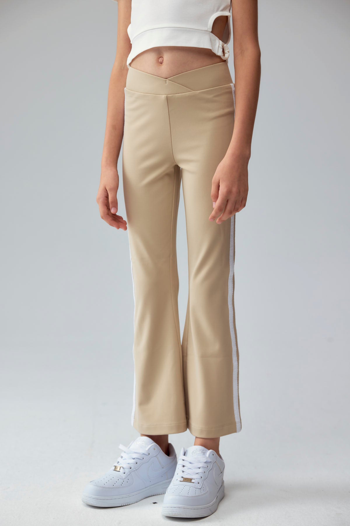 Calza Niña Flare Con Pretina Beige