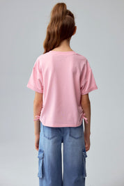 Polera rosada para niña con estampado de flamencos y texto Tropical Party