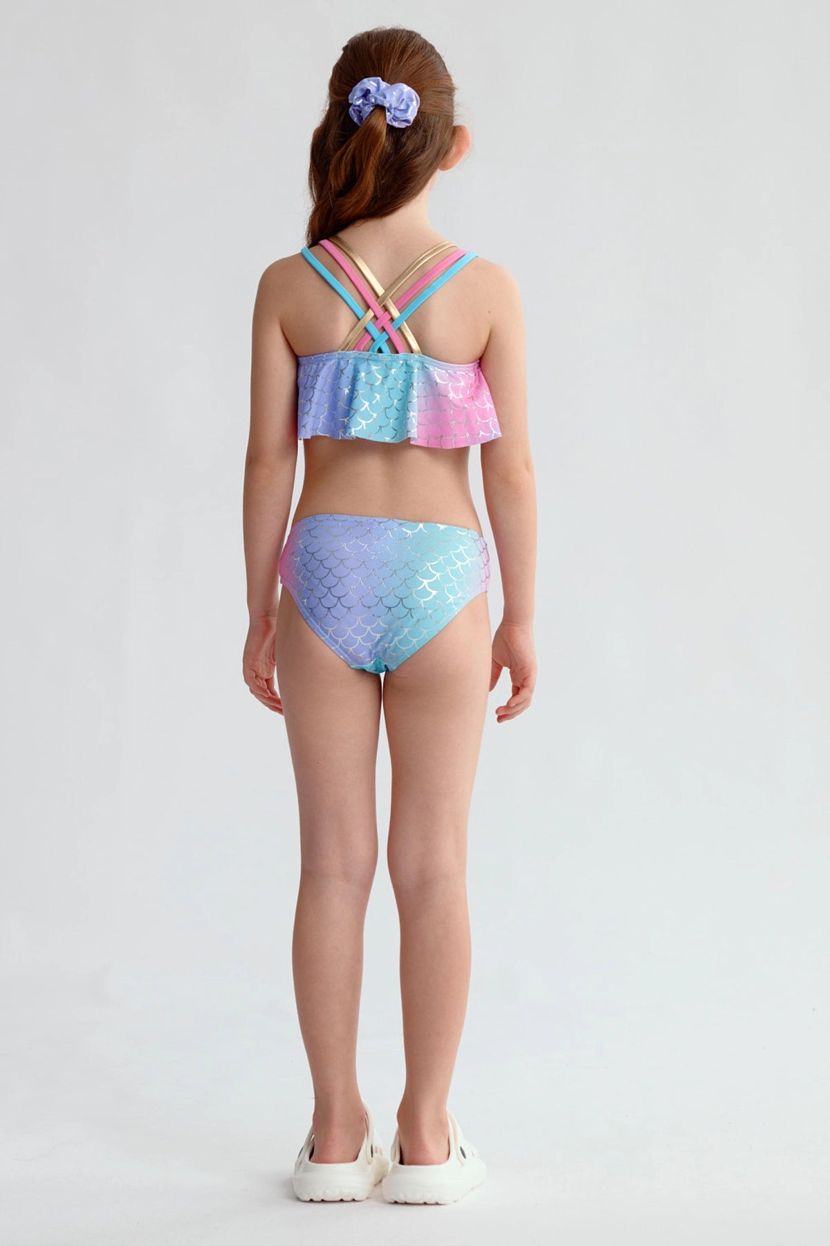 Traje de baño niña azul con estampado de escamas y detalles en rosa y morado